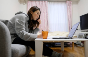 完全テレワーク導入後の孤独な一人暮らしの生活をweb業界の女性が語る